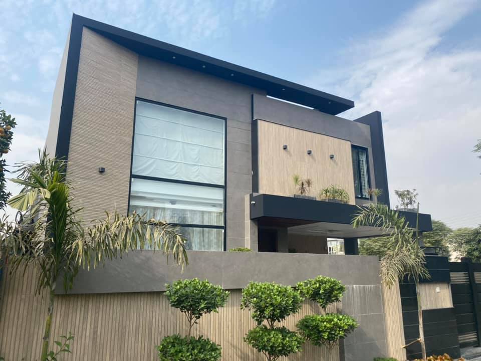 A detailed infographic showing the complete construction cost for a 5 Marla (2250 sqft) house in Pakistan, covering grey structure cost, finishing cost, material list, and updated 2026 budget estimation